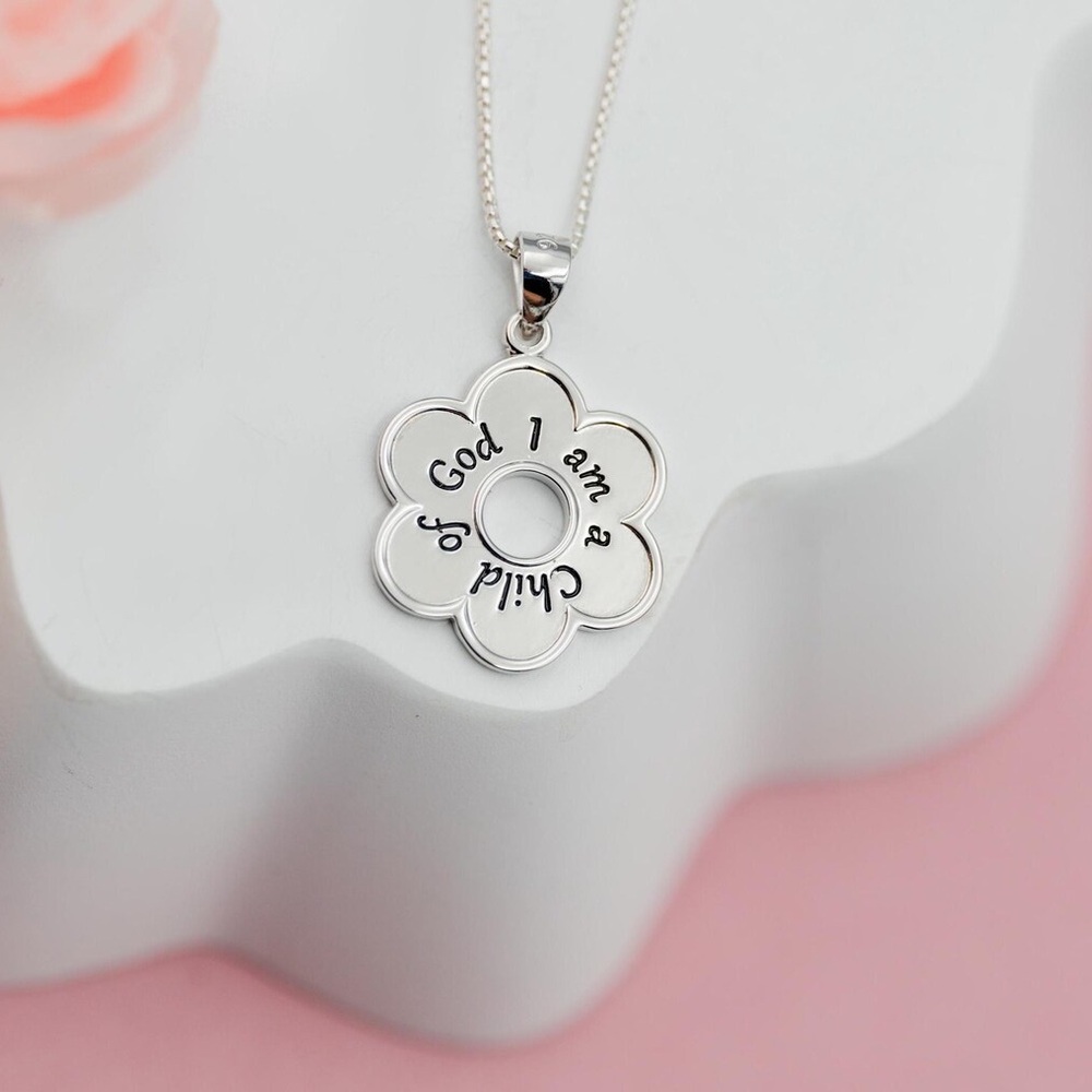 ✨NEW✨ Sterling Silver Daisy Pendant Necklace w/ inscription